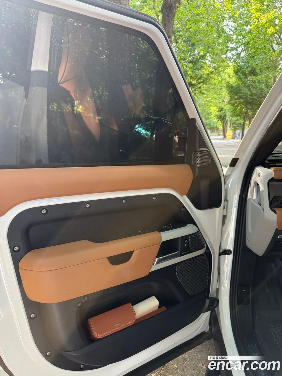 Land Rover Defender 110 P300 X- SE 2024 — миниатюра 2