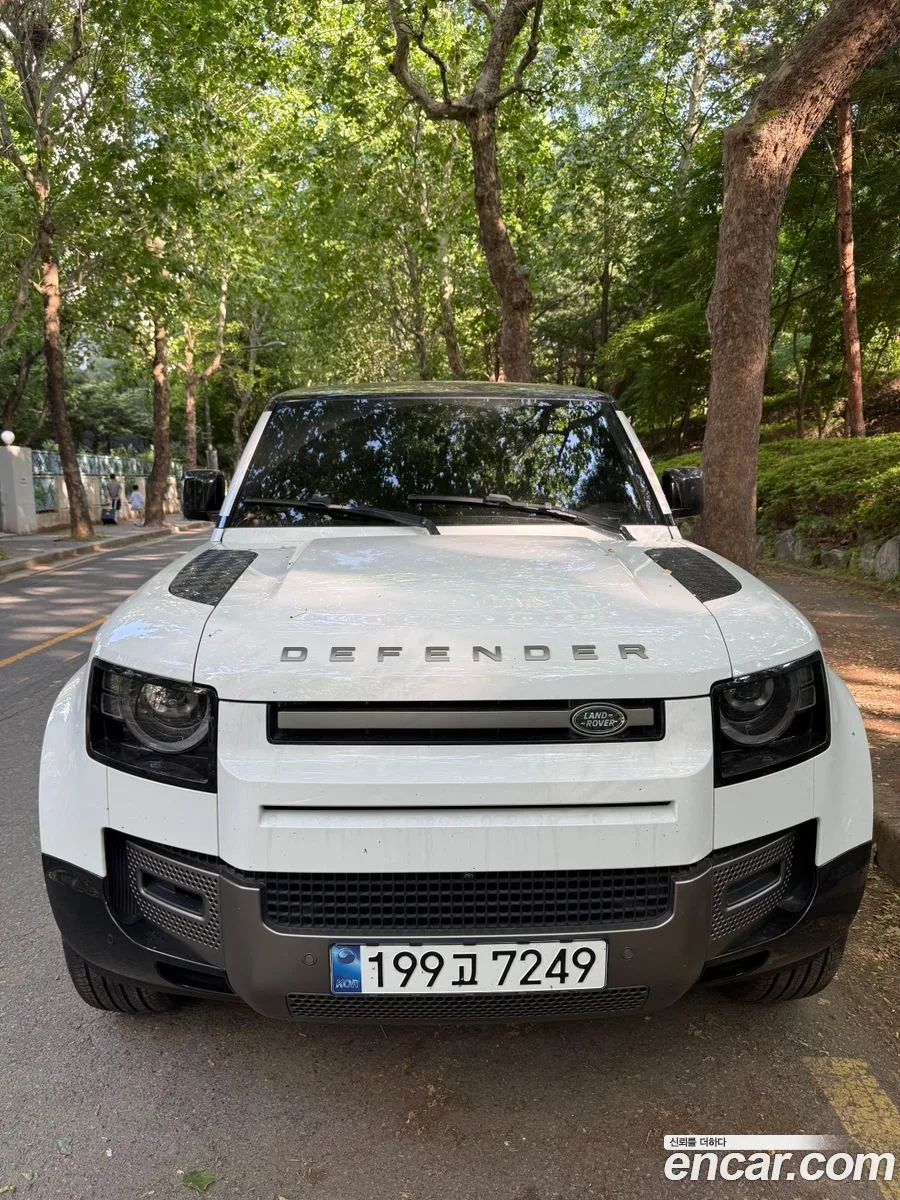 Land Rover Defender 2024