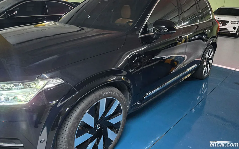 Volvo XC90 T8 2023 — thumbnail 3