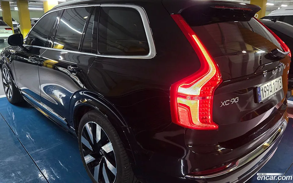 Volvo XC90 T8 2023 — thumbnail 4