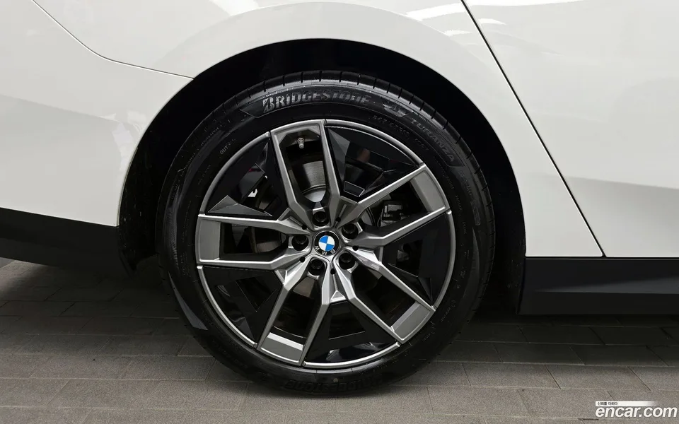 BMW 5 Series 520i 2024 — миниатюра 2