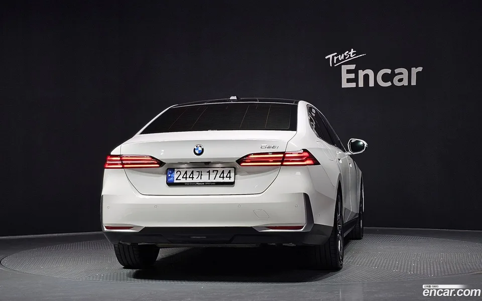 BMW 5 Series 520i 2024 — миниатюра 4