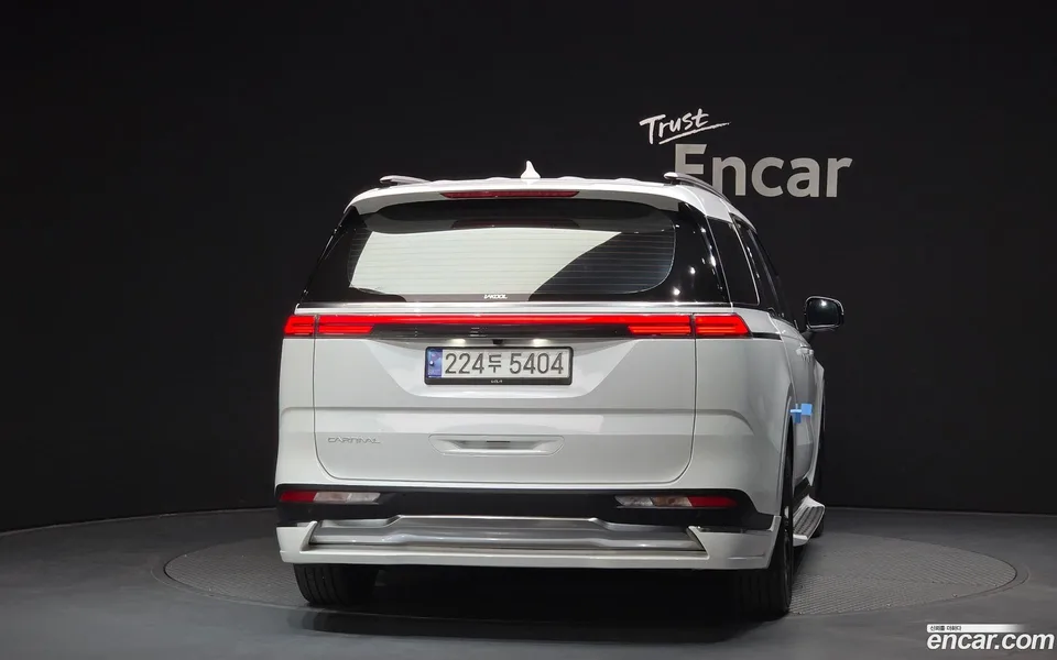 Kia Carnival 9 2023 — thumbnail 4