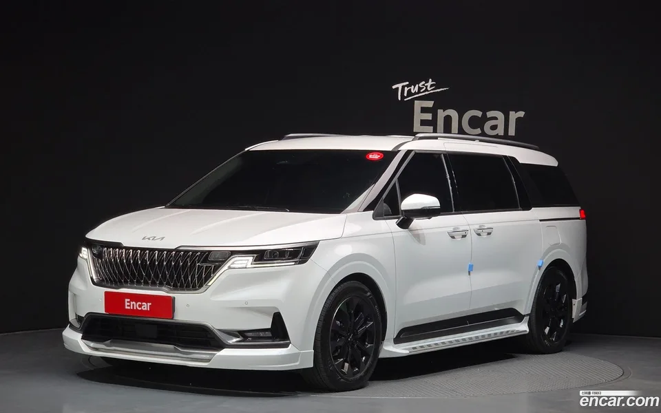 Kia Carnival 9 2023 — photo 1, buy with delivery to Moscow