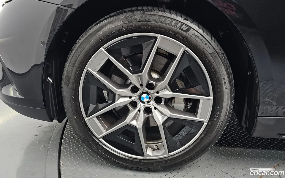 BMW 5 Series 530i xDrive 2023 — миниатюра 2