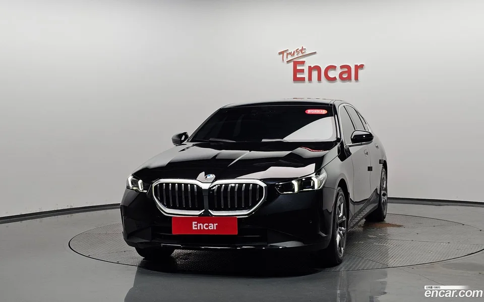 BMW 5 Series 530i xDrive 2023 — миниатюра 3