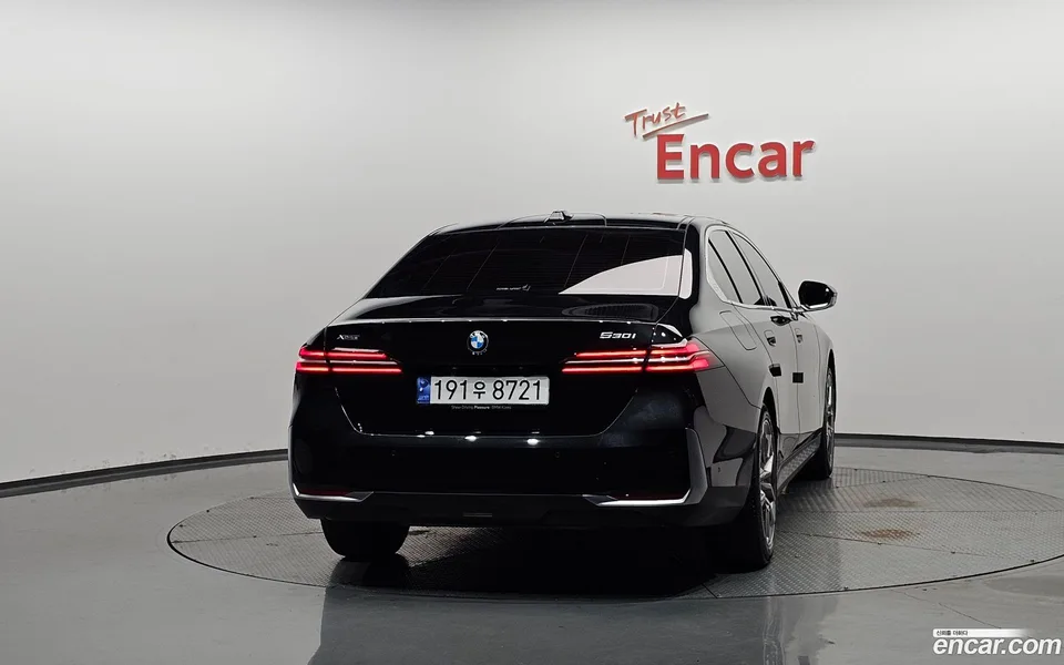BMW 5 Series 530i xDrive 2023 — миниатюра 4