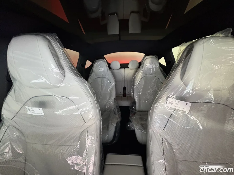 Tesla Model Y L AWD 2026 — миниатюра 5