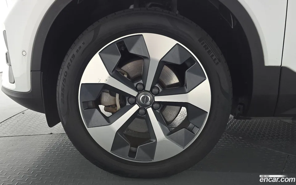 Volvo XC40 B4 2022 — миниатюра 5