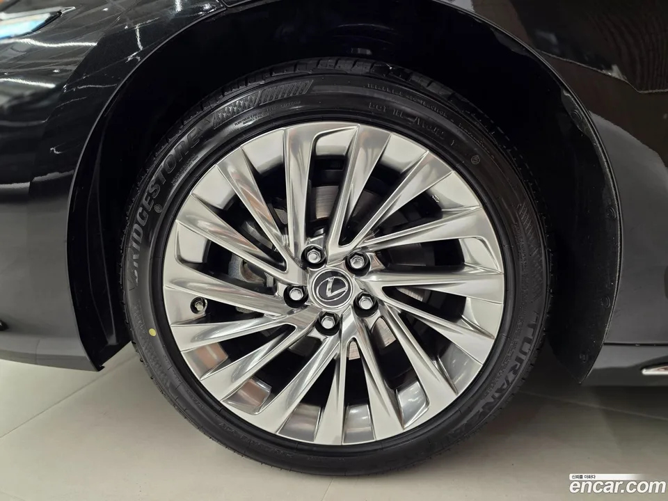 Lexus ES 300h 2025 — миниатюра 5