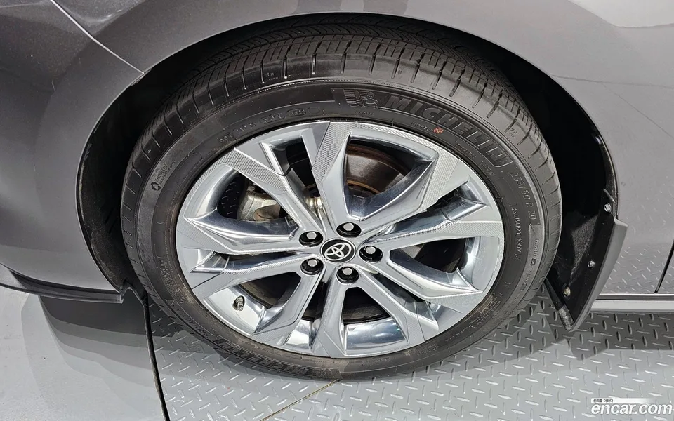 Toyota Sienna 2.5 2WD 2023 — миниатюра 2