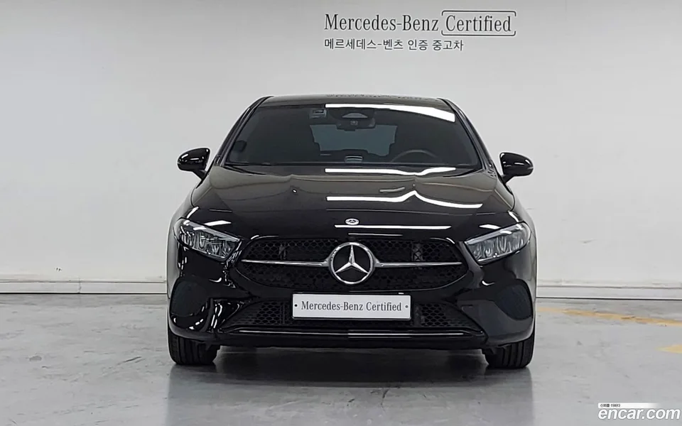 Mercedes-Benz A-Class A220 2024 — thumbnail 3