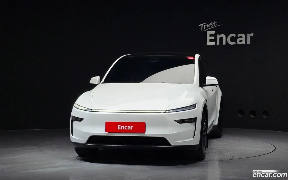 Tesla Model Y RWD 2025 — миниатюра 3