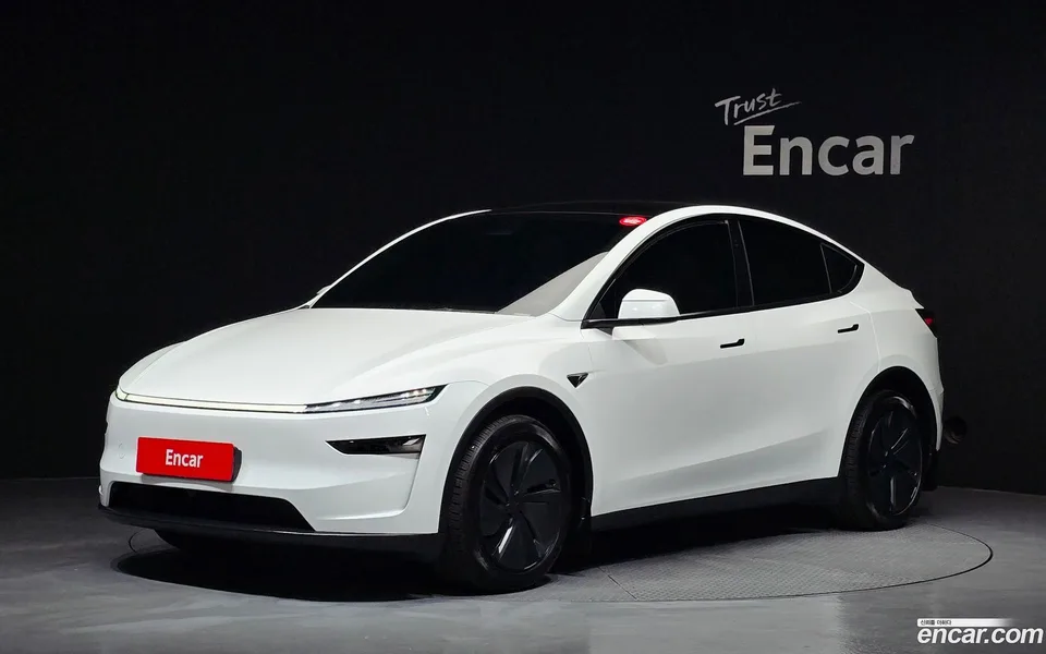 Tesla Model Y 2025