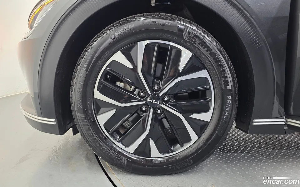 Kia EV6 4WD 2022 — миниатюра 2