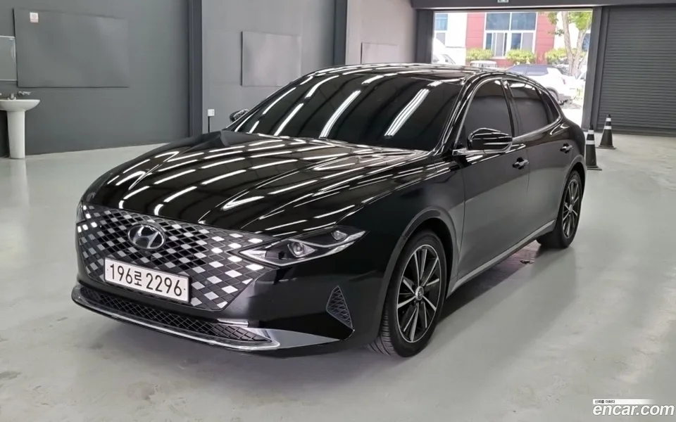 Hyundai Grandeur IG 2.5 2022 — photo 1, buy with delivery to Moscow