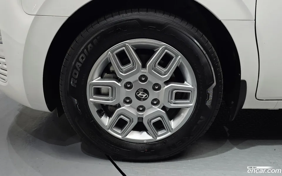 Hyundai Staria L3.5 3 2025 — миниатюра 2