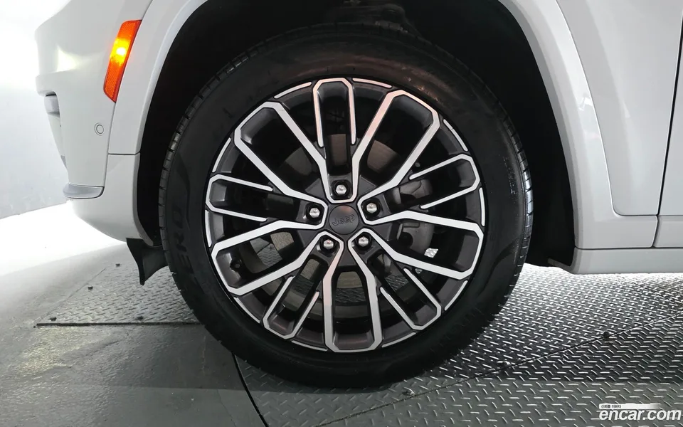 Jeep Grand Cherokee L 3.6 2023 — миниатюра 5