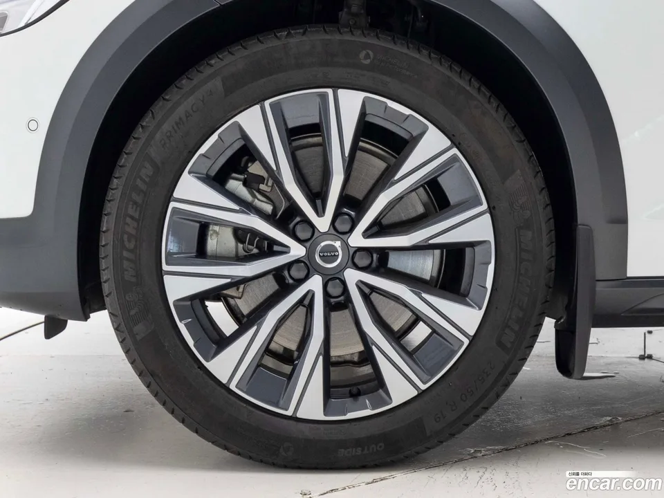 Volvo V90 Cross Country B5 AWD 2023 — миниатюра 2