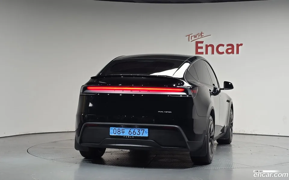 Tesla Model Y AWD 2025 — миниатюра 4