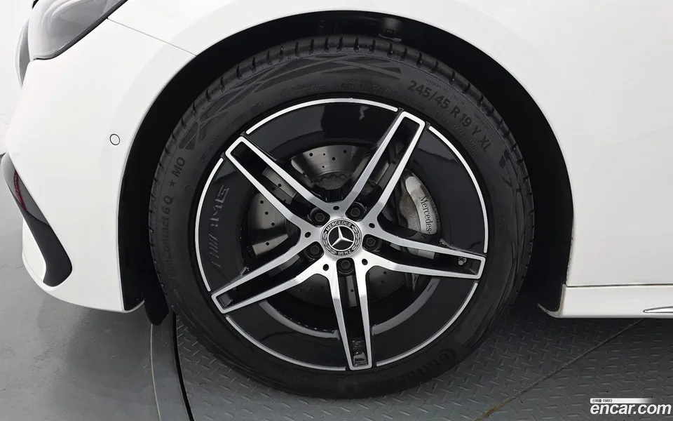 Mercedes-Benz E-Class E200 AMG Line 2025 — миниатюра 2