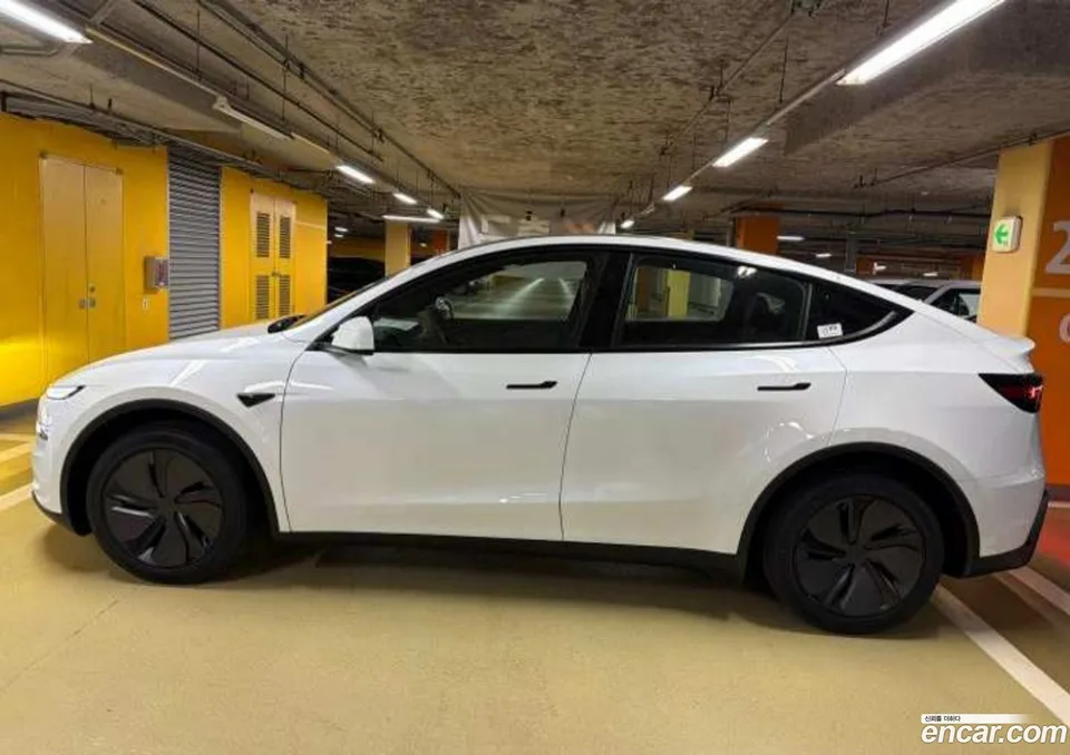 Tesla Model Y RWD 2026 — thumbnail 5