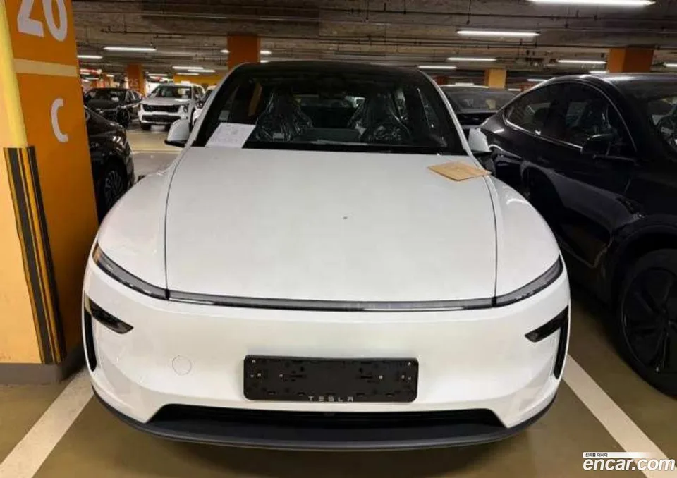 Tesla Model Y RWD 2026 — photo 1, buy with delivery to Moscow