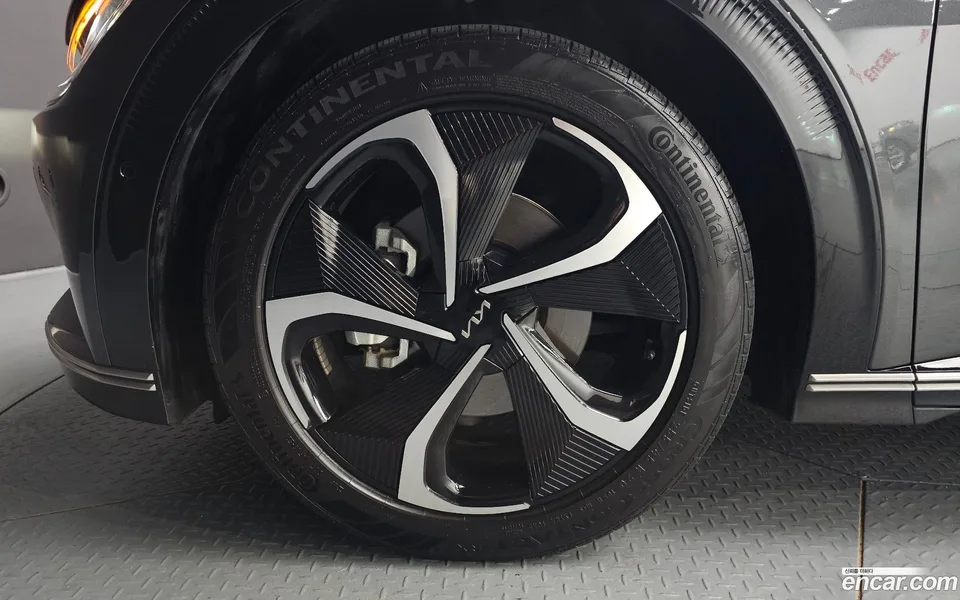 Kia EV6 4WD 2022 — миниатюра 2