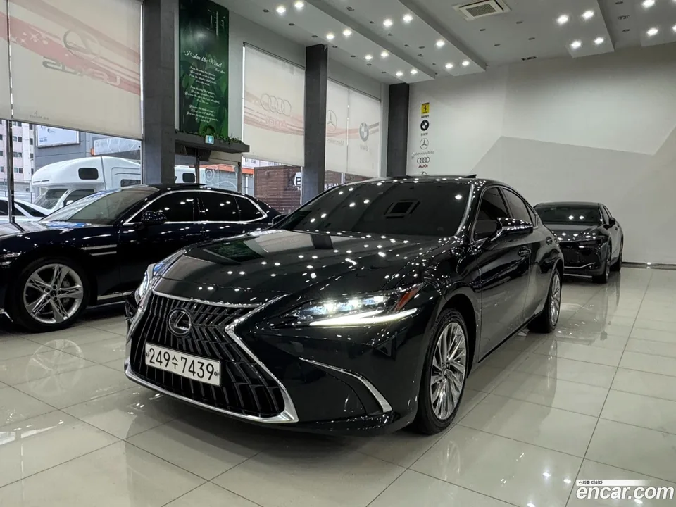Lexus ES 300h 2024