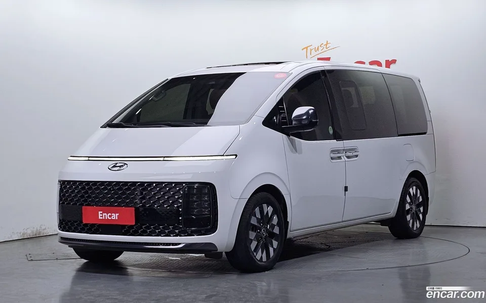 Hyundai Staria 9 2022 — photo 1, buy with delivery to Moscow