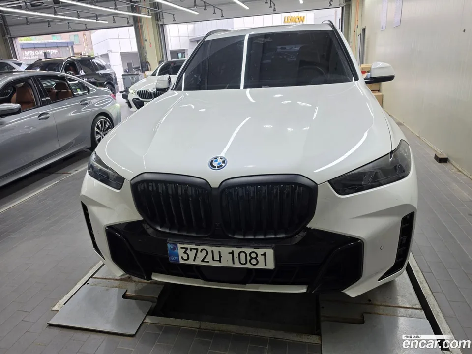 BMW X5 xDrive 50e M 2025 — фото 1, купить с доставкой в Москву