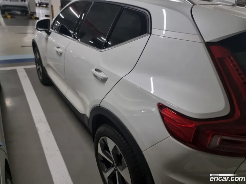 Volvo XC40 B4 2025 — миниатюра 4