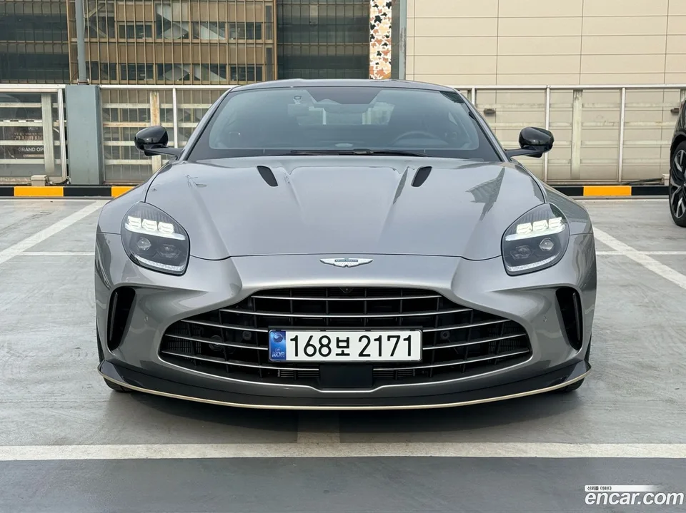 Aston Martin Vantage 4.0 V8 2025 — миниатюра 4