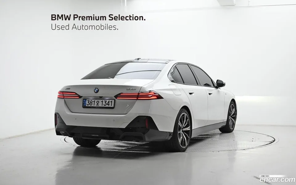 BMW 5 Series 530i xDrive M 2024 — миниатюра 2