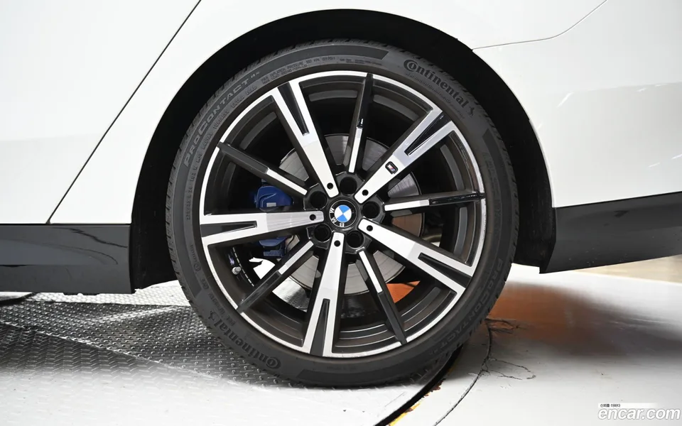 BMW 5 Series 530i xDrive M 2024 — миниатюра 5