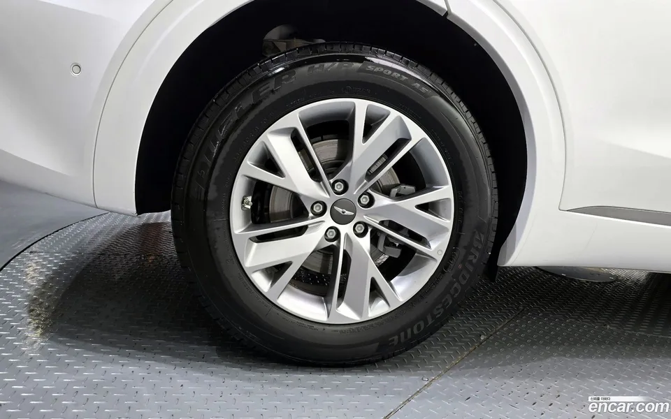 Genesis GV70 2.5T 2WD 2024 — миниатюра 2
