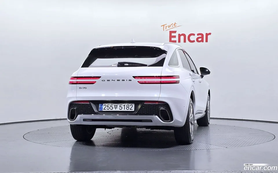 Genesis GV70 2.5T 2WD 2024 — миниатюра 4