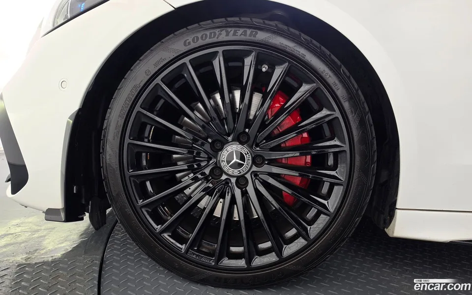 Mercedes-Benz C-Class C300 4MATIC AMG Line 2022 — thumbnail 2
