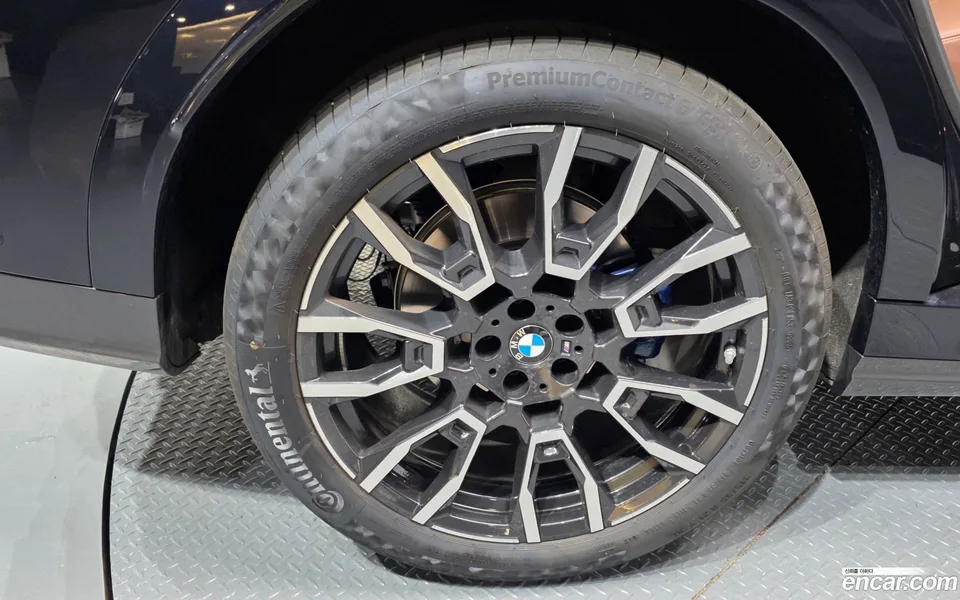 BMW X6 xDrive40i M 2025 — thumbnail 2