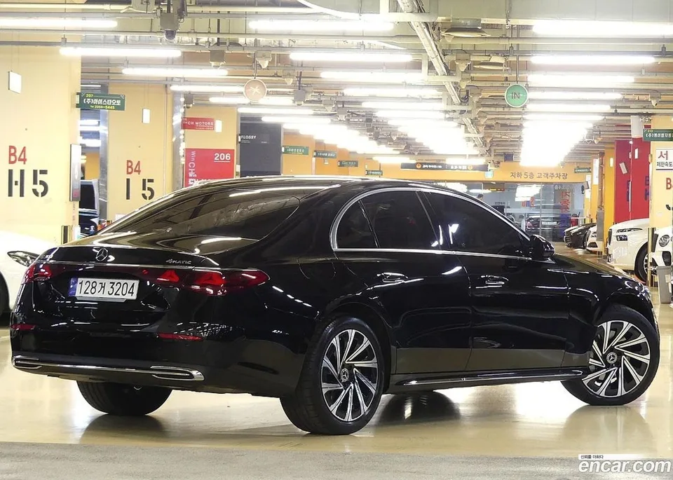 Mercedes-Benz E-Class E300 4MATIC 2024 — миниатюра 3