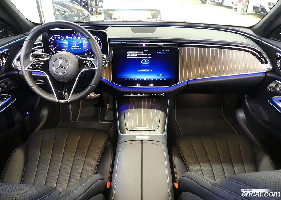 Mercedes-Benz E-Class E300 4MATIC 2024 — миниатюра 4