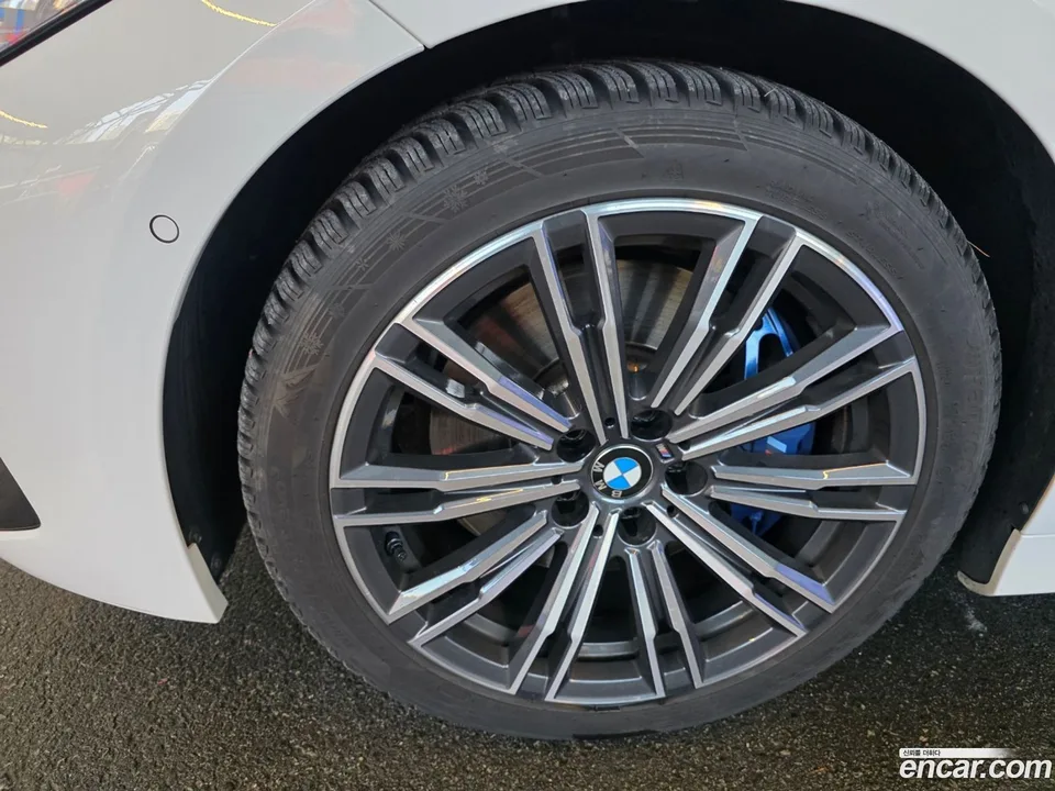 BMW 3 Series 320i M 2023 — миниатюра 2