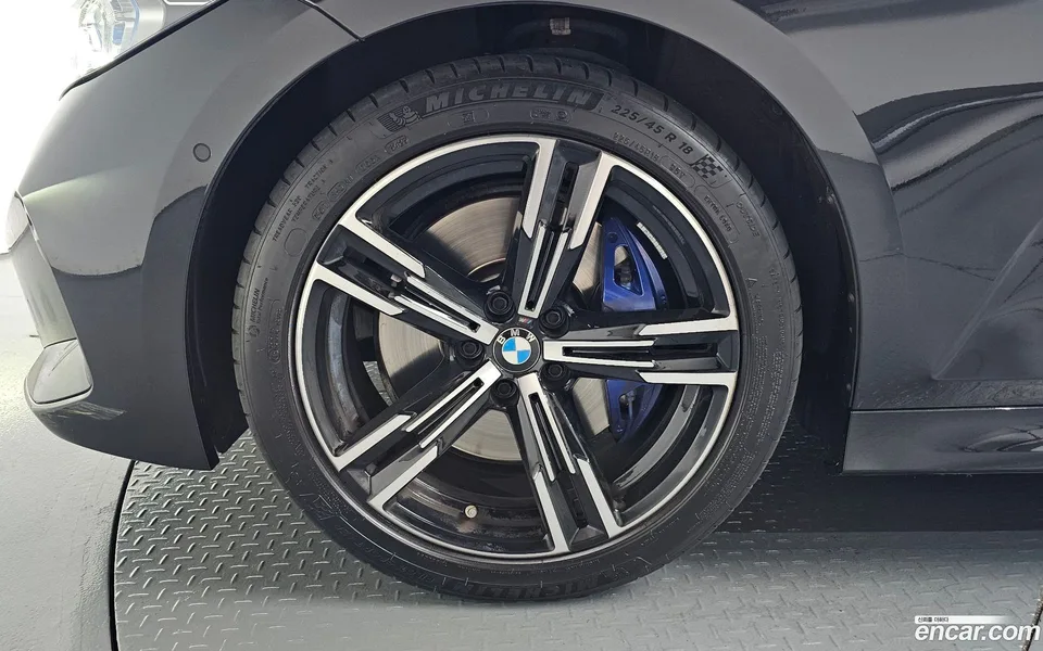 BMW 3 Series 320i M 2023 — миниатюра 2