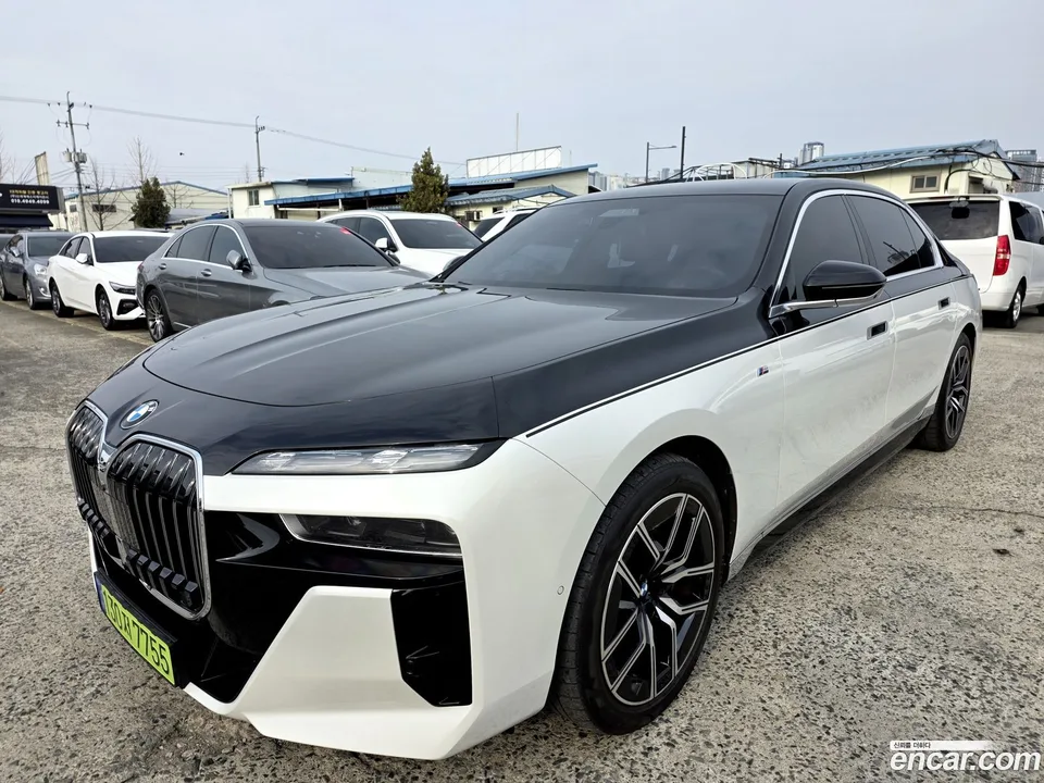 BMW 7 Series 740i sDrive M 2023 — thumbnail 3