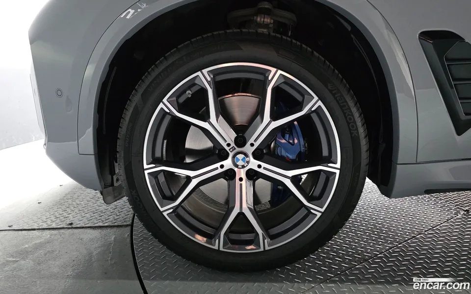 BMW X5 xDrive 40i M 2025 — миниатюра 5