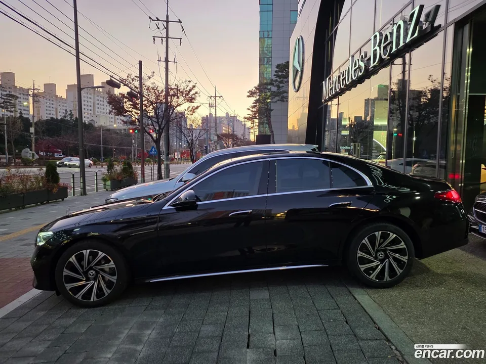 Mercedes-Benz E-Class E300 4MATIC 2025 — миниатюра 2