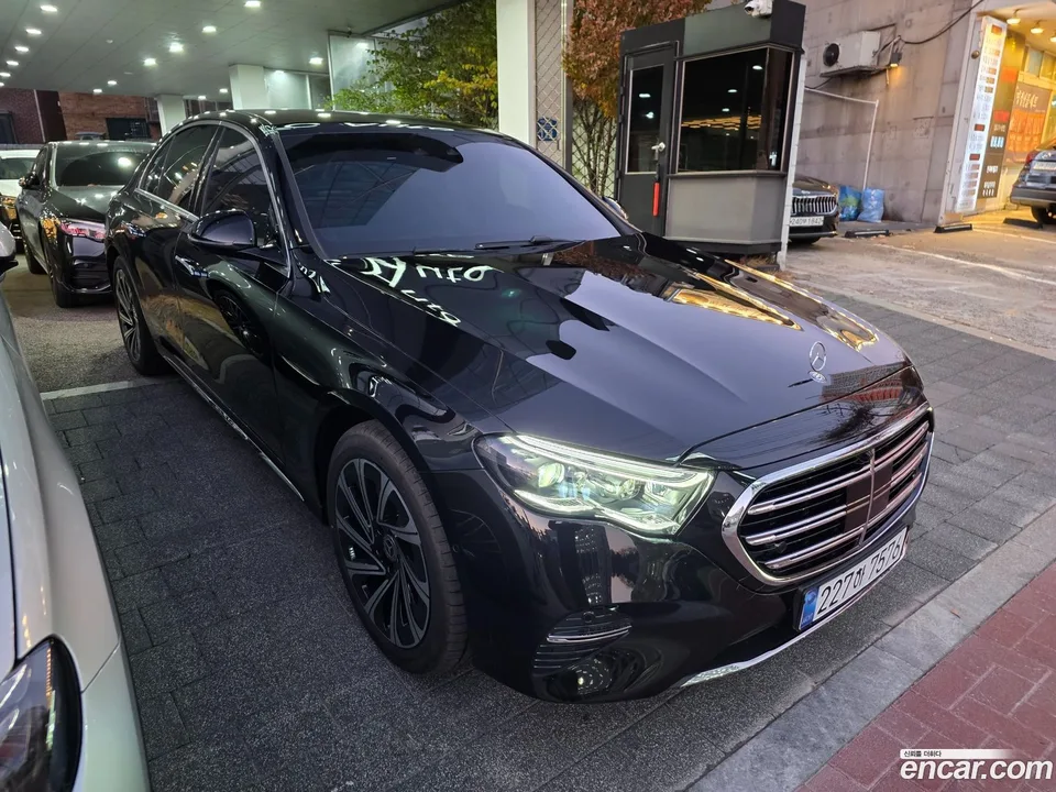 Mercedes-Benz E-Class E300 4MATIC 2025 — миниатюра 3