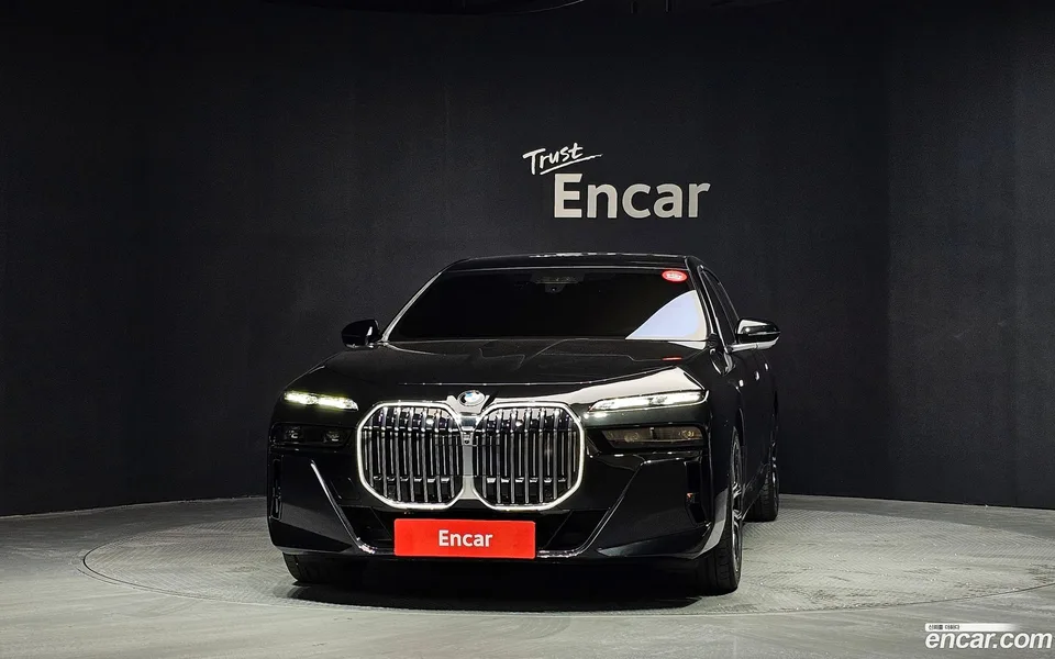 BMW 7 Series 740i xDrive M 2024 — миниатюра 3
