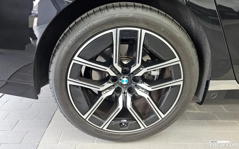 BMW 7 Series 740i xDrive M 2024 — миниатюра 5