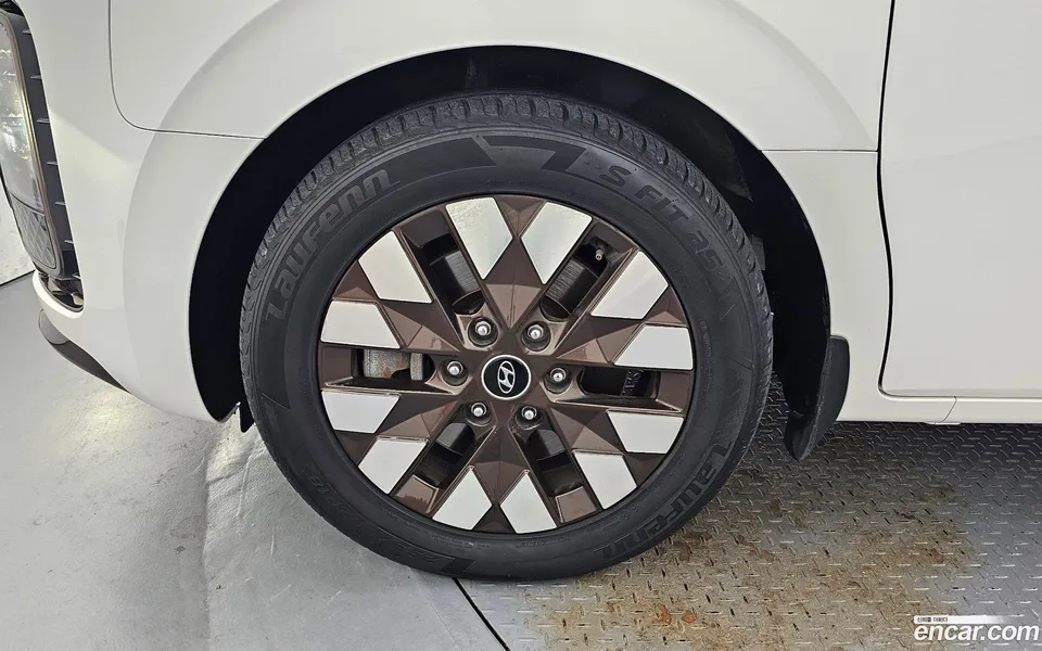 Hyundai Staria 2WD 2024 — миниатюра 2